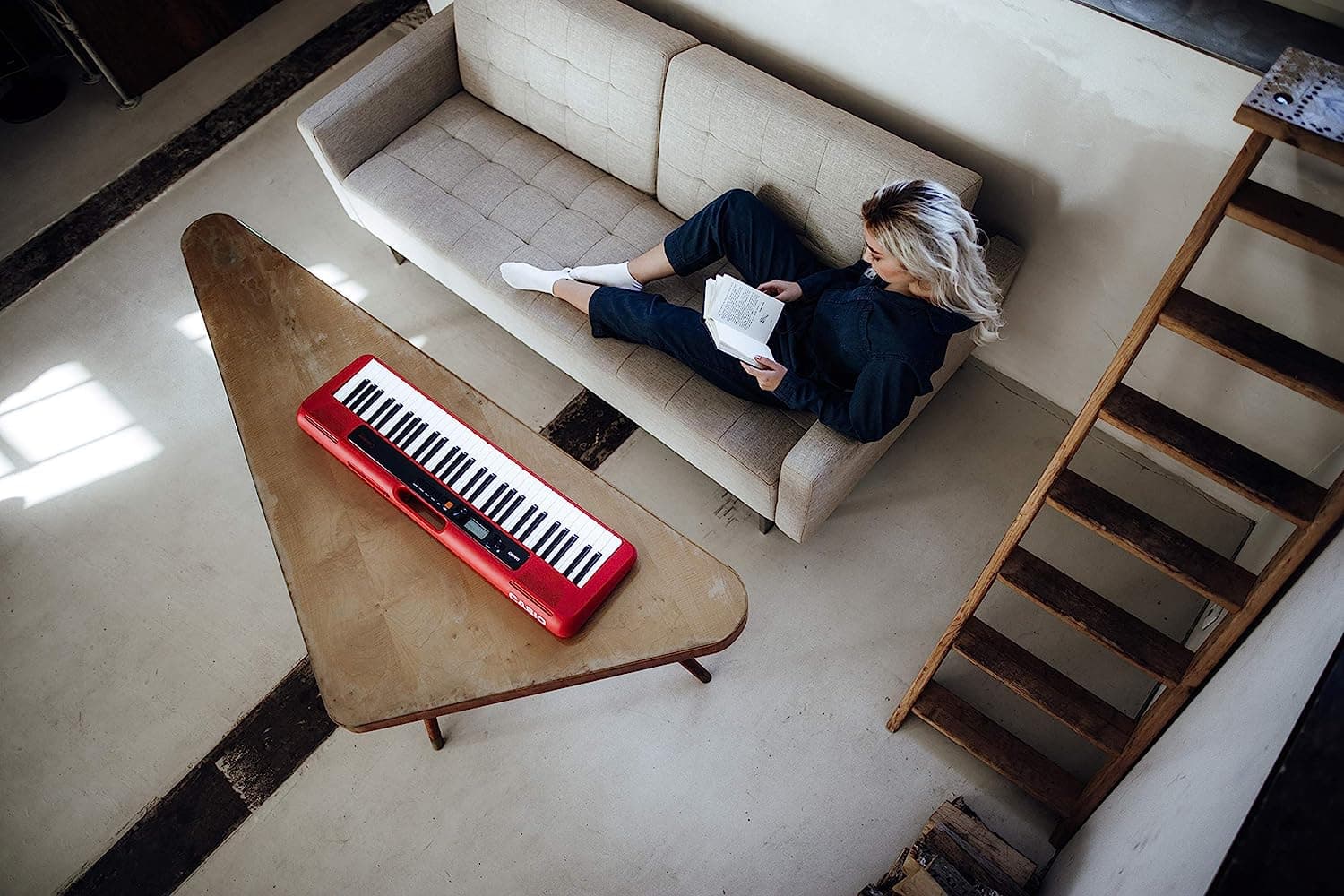 Casio CT-S200 Casiotone 61-Key Portable Keyboard with Piano tones, Red view 6