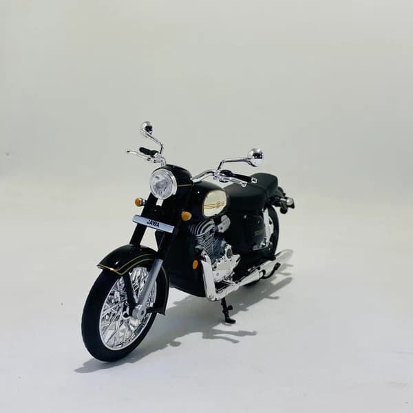 Jawa Classic 300 Black Chrome – 1:18 Scale Diecast Motorcycle Model – Miniature Collectible Bike for Display, Gifting & Décor (14+ Age) view 3