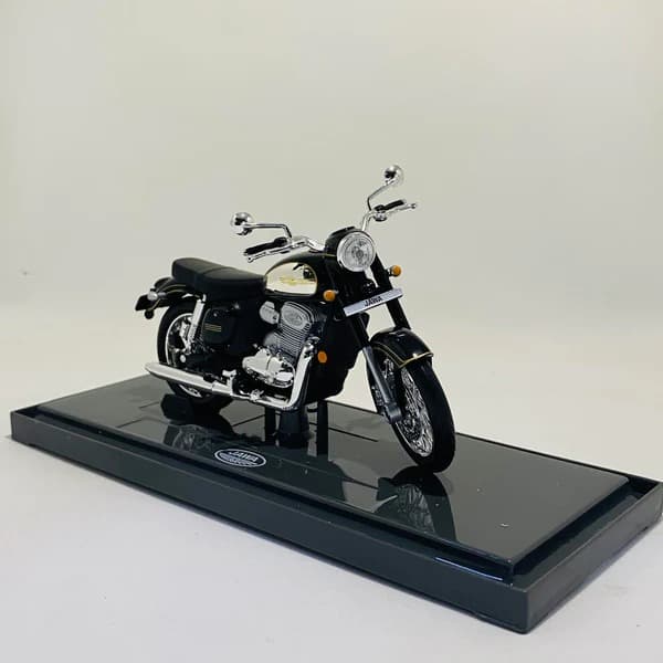 Jawa Classic 300 Black Chrome – 1:18 Scale Diecast Motorcycle Model – Miniature Collectible Bike for Display, Gifting & Décor (14+ Age) view 2