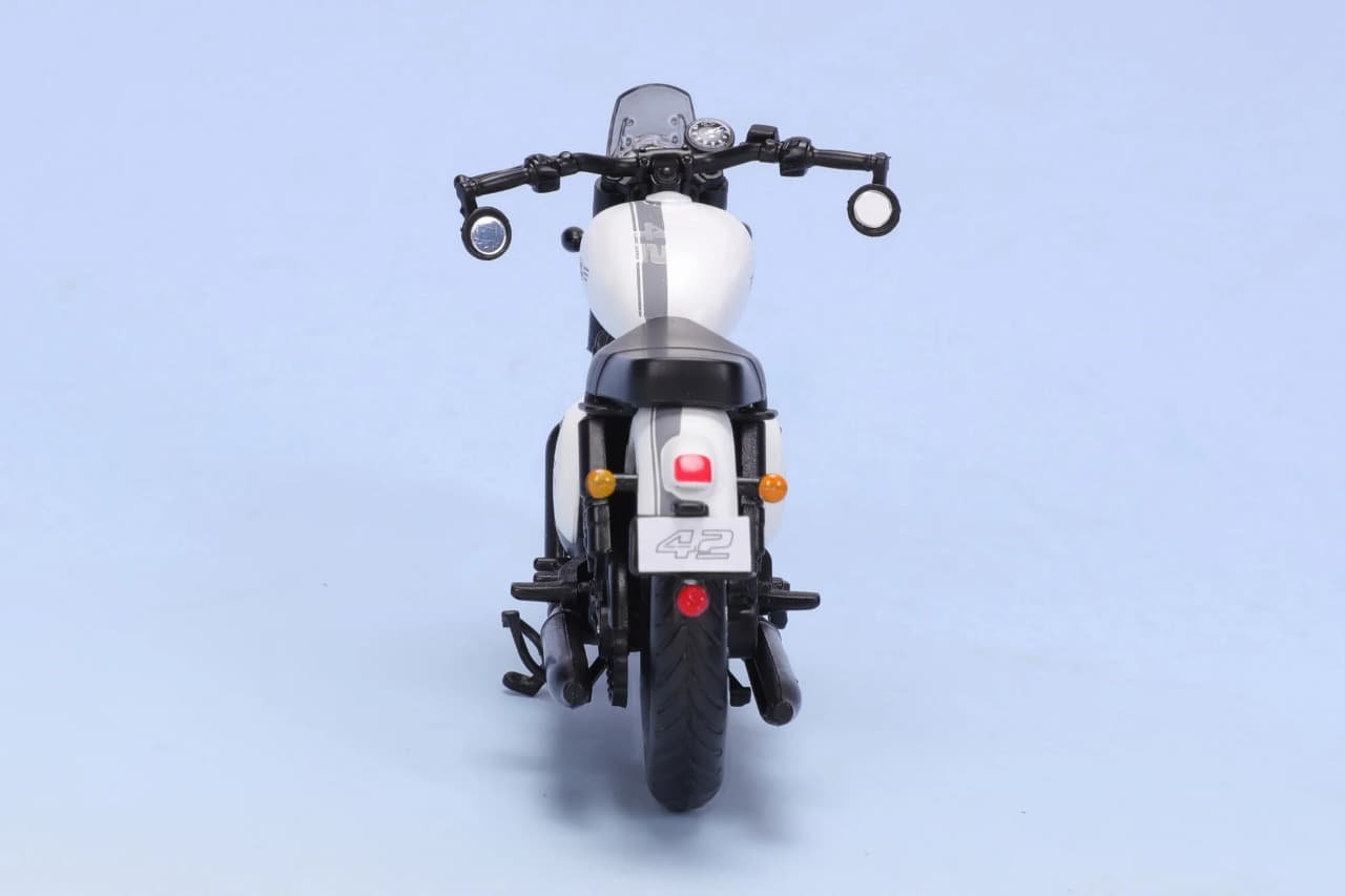 Jawa 42 Sirius White – 1:18 Scale Diecast Motorcycle Model – Miniature Collectible Bike for Display, Gifting & Décor (14+ Age) view 5