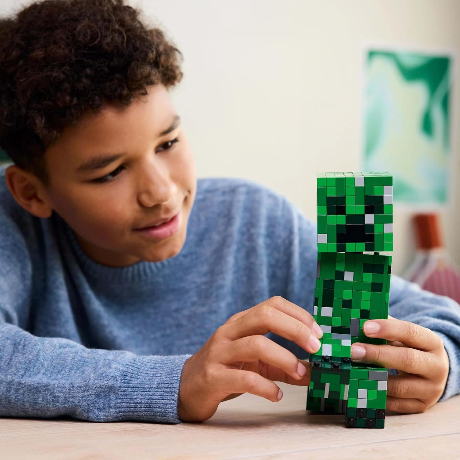 LEGO Minecraft The Creeper Toy - Posable Mob Figure incl. a Hidden Compartment with a Pig & TNT Element - Building Set for 10+ Year Old Boys, Girls & Gaming Fans - 21276 view 3