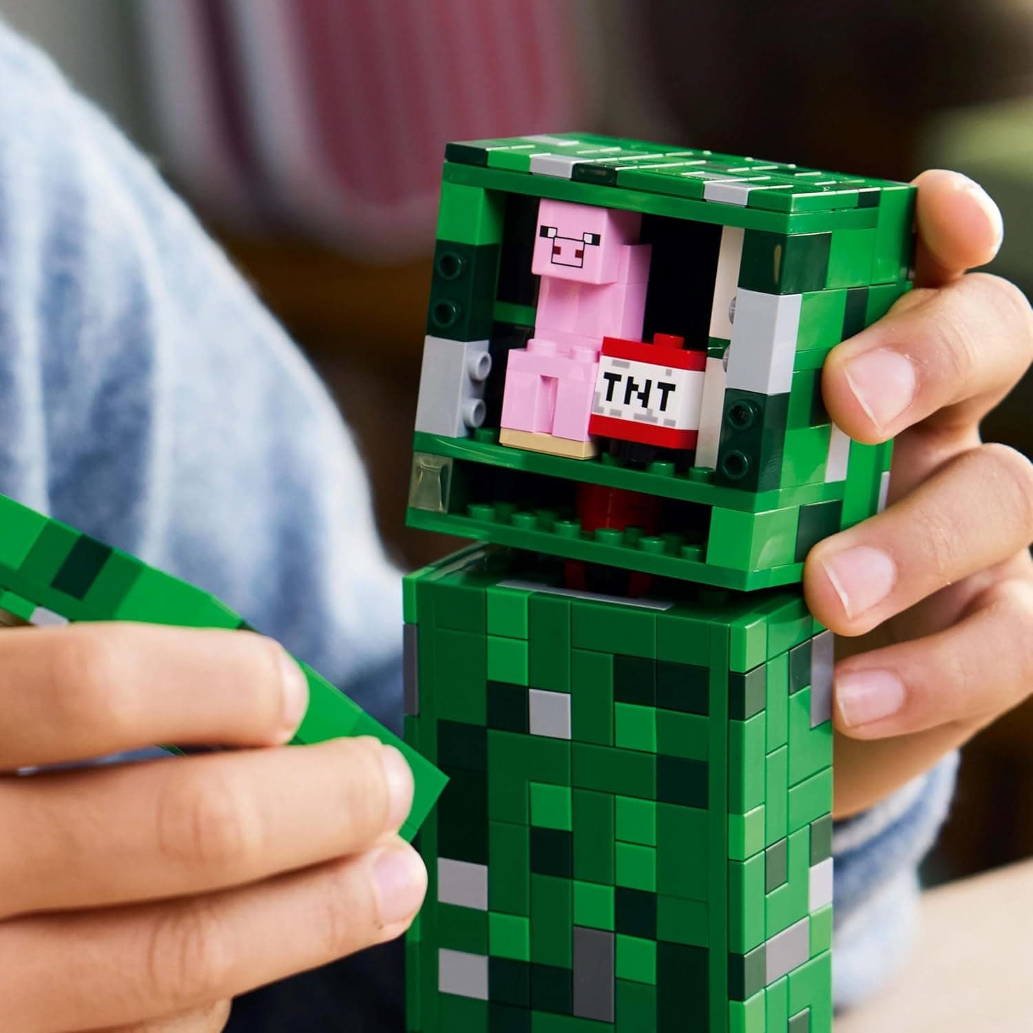 LEGO Minecraft The Creeper Toy - Posable Mob Figure incl. a Hidden Compartment with a Pig & TNT Element - Building Set for 10+ Year Old Boys, Girls & Gaming Fans - 21276 view 7