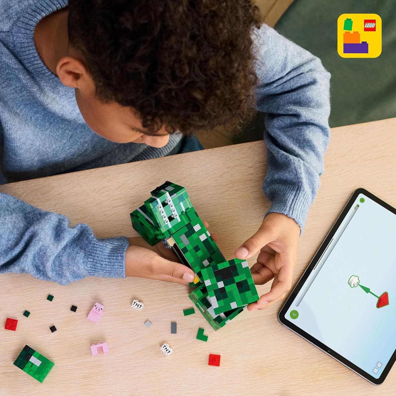 LEGO Minecraft The Creeper Toy - Posable Mob Figure incl. a Hidden Compartment with a Pig & TNT Element - Building Set for 10+ Year Old Boys, Girls & Gaming Fans - 21276 view 2
