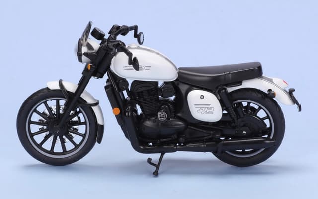 Jawa 42 Sirius White – 1:18 Scale Diecast Motorcycle Model – Miniature Collectible Bike for Display, Gifting & Décor (14+ Age)
